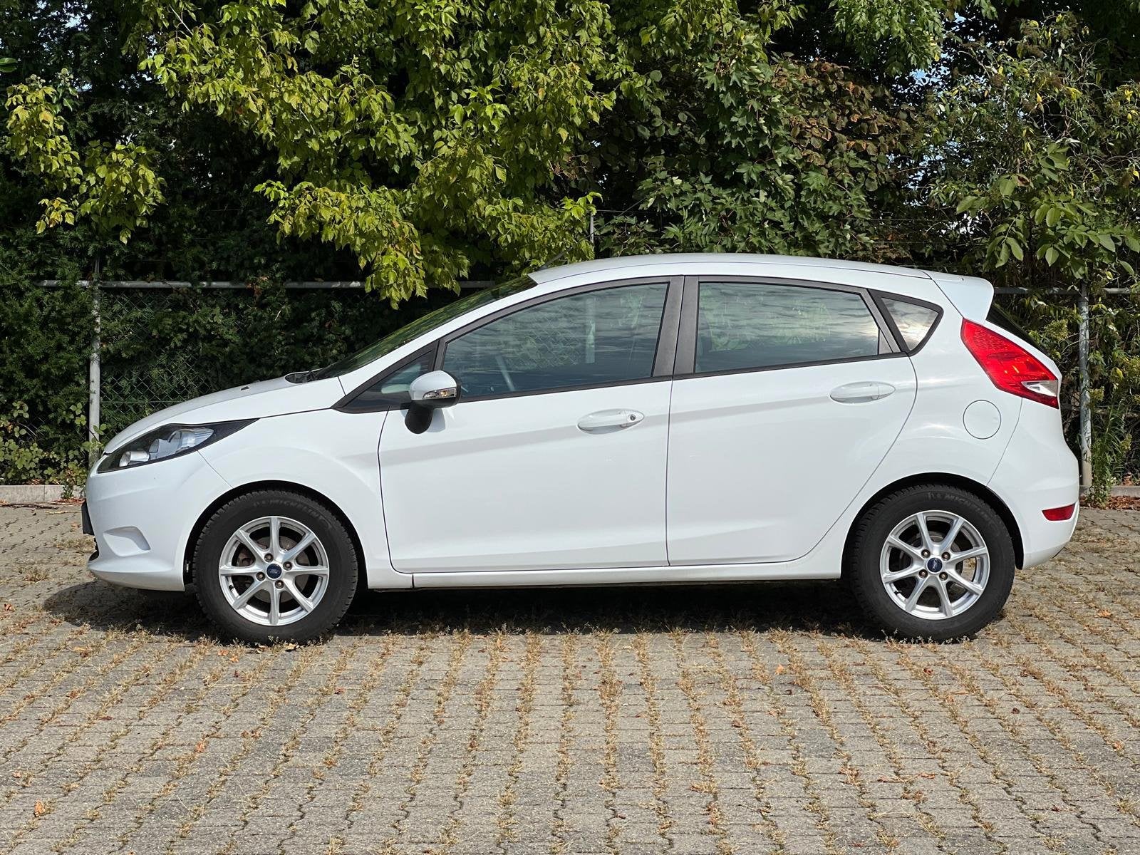 Foto 2 van Ford Fiesta 1.25 Limited 5-deurs - Airco/NAP