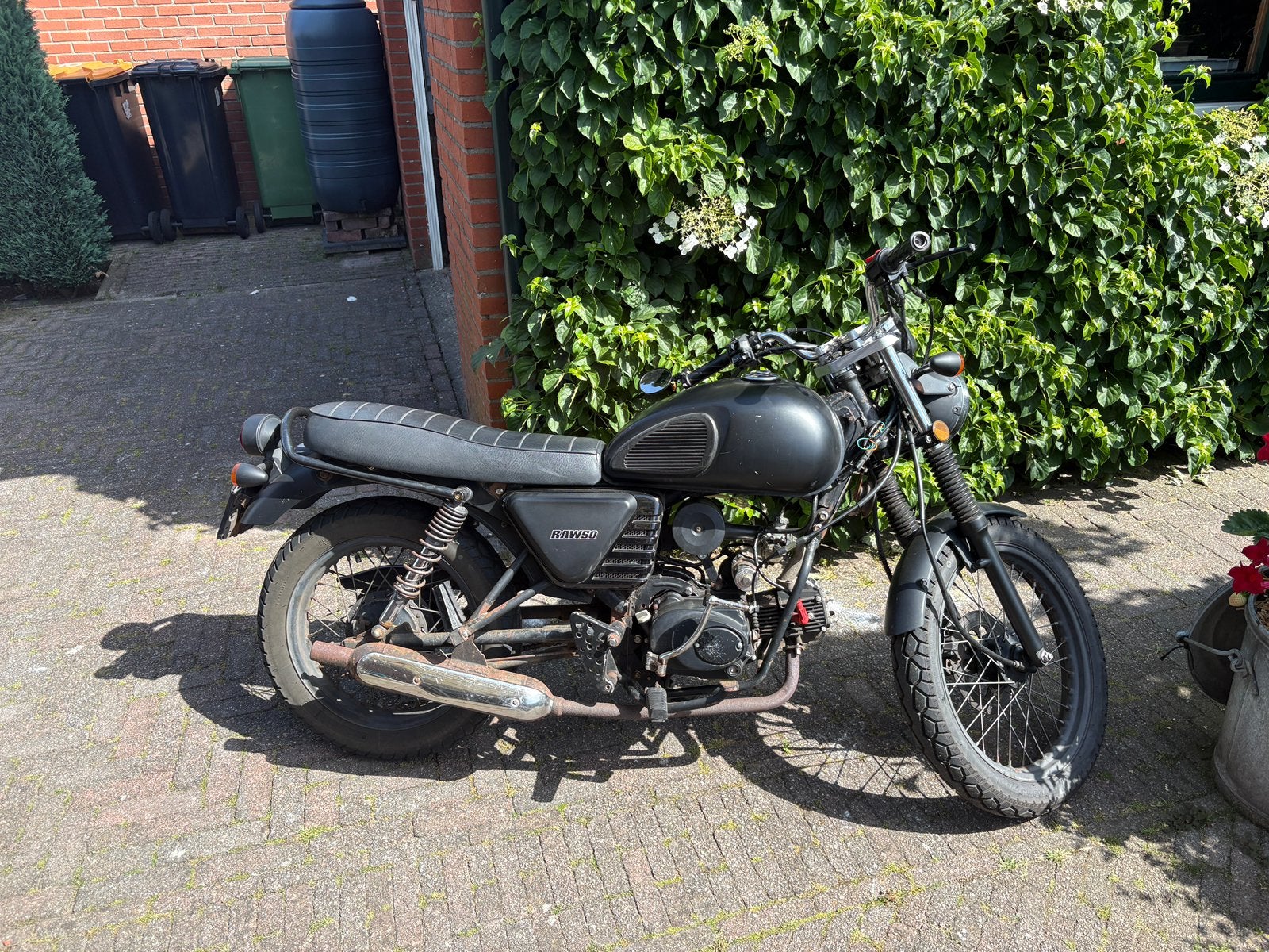 Hanway raw 50 mat zwart - schakelbrommer (11805km), Fietsen en Brommers, Brommers | Overige merken, Ophalen, Gebruikt, 4 versnellingen