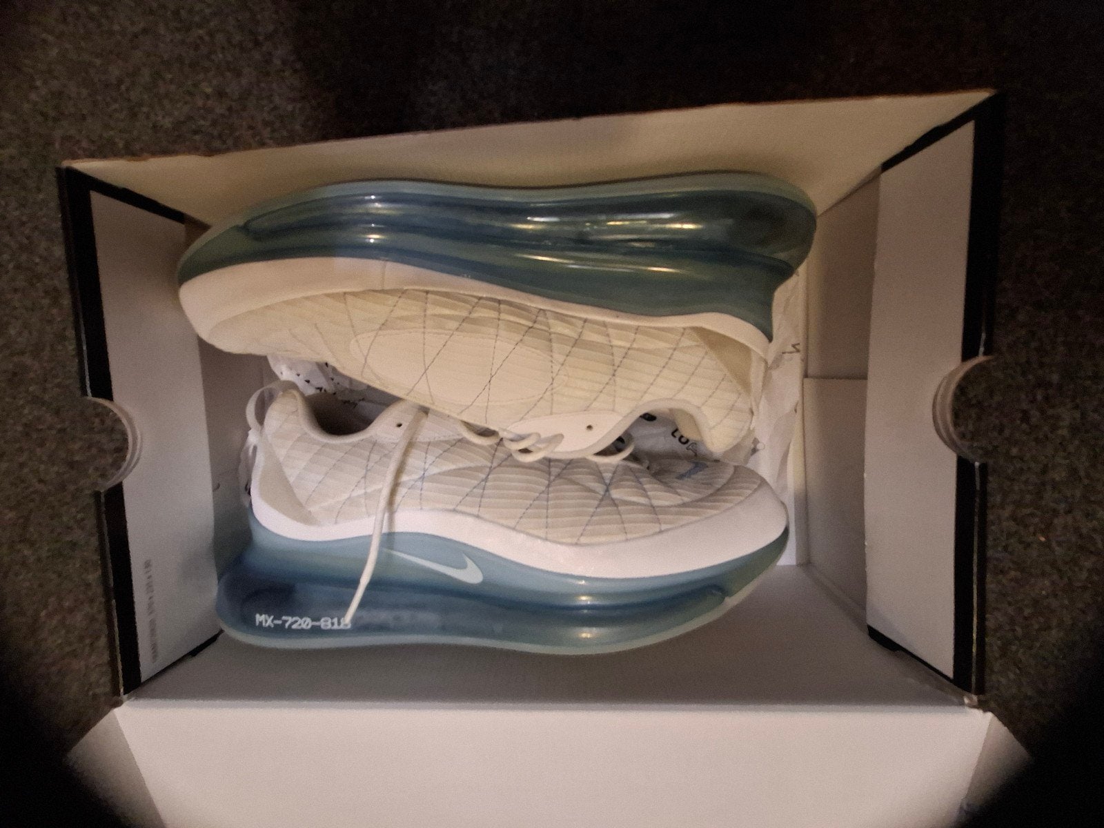 Nike MX-720-818 Sneakers - Zo goed als nieuw, Wit, Nike, Ophalen of Verzenden, Sneakers of Gympen