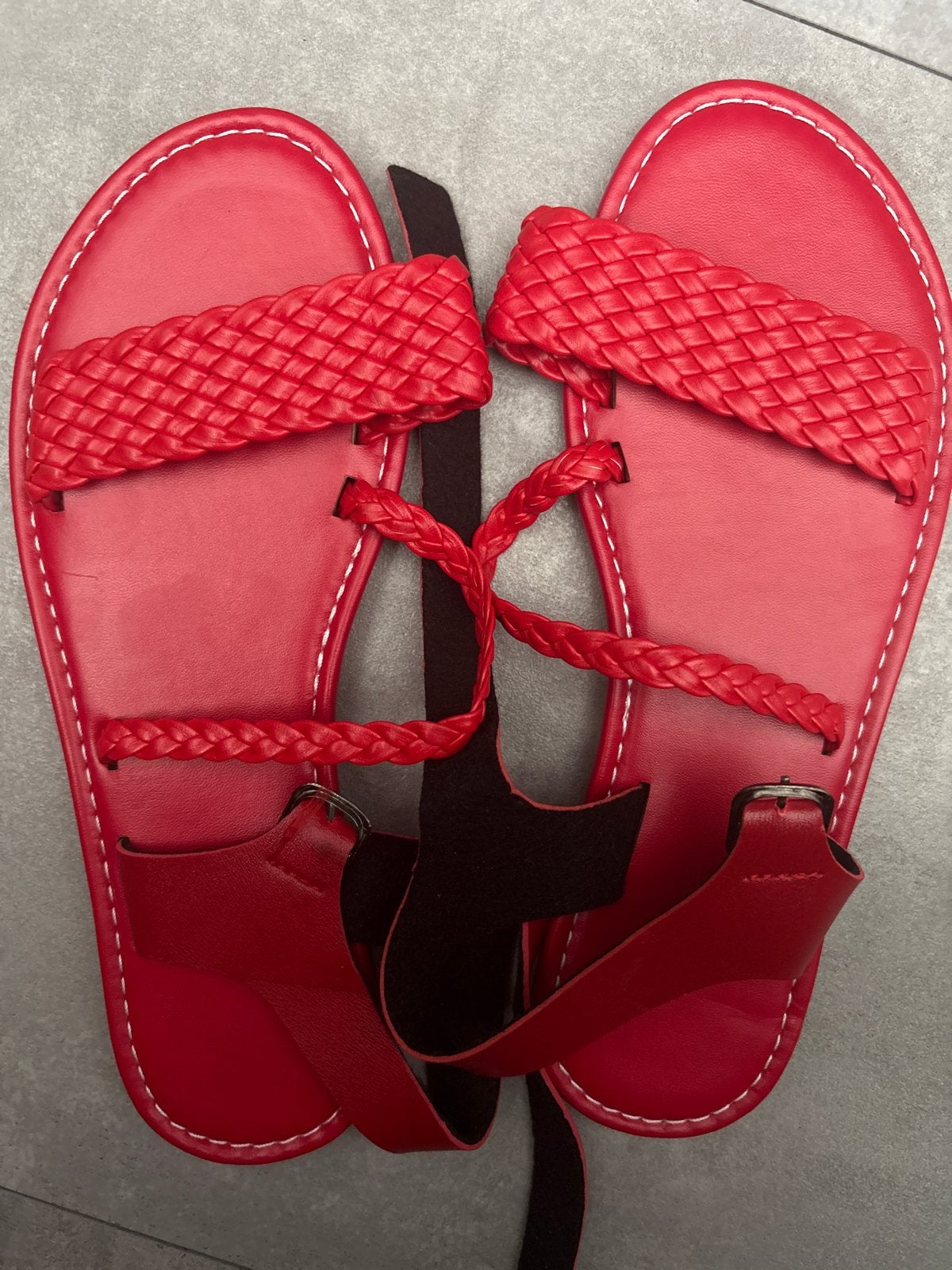 Rode sandalen met vlechtwerk en enkelband, Verzenden, Nieuw, Rood, Sandalen of Muiltjes