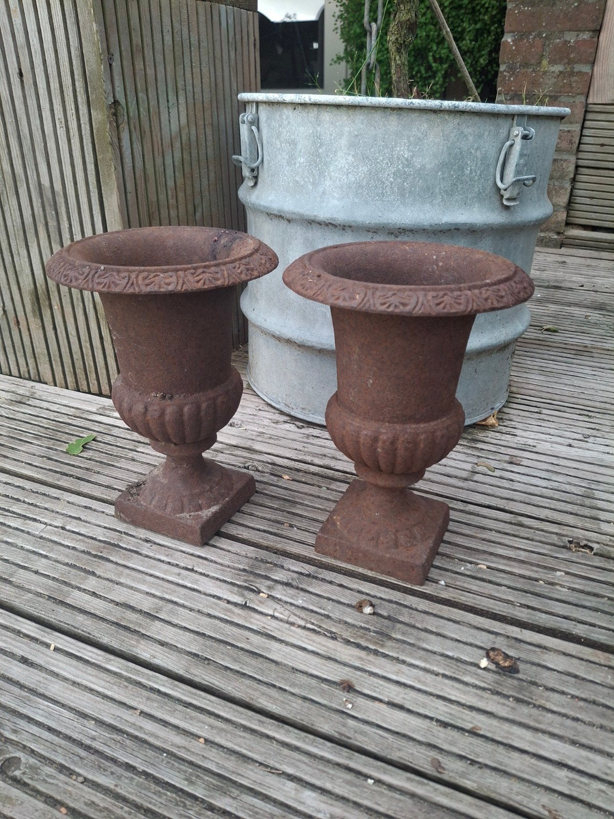 2 Metalen tuinvazen, Tuin en Terras, Tuinvazen, Ophalen of Verzenden, Gebruikt