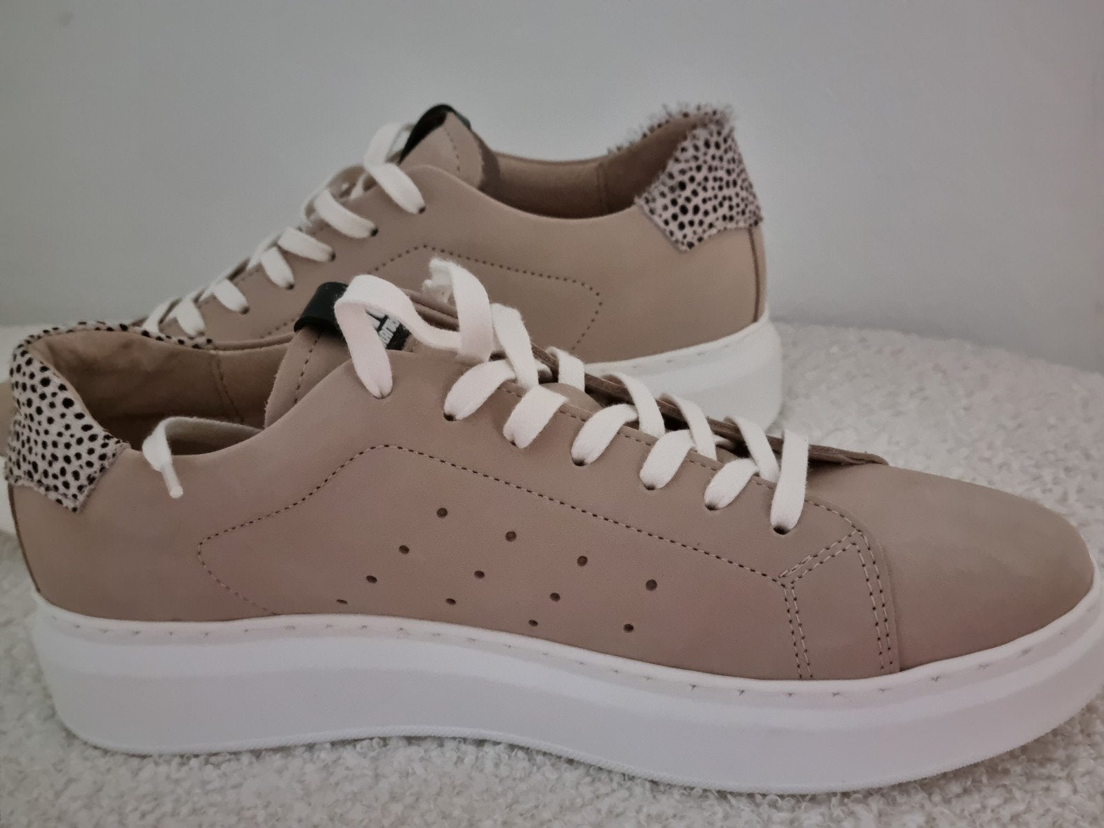 Nieuw!!  Beige  Maruti Sneakers in maat 40, Kleding | Dames, Beige, Nieuw, Ophalen of Verzenden, Maruti
