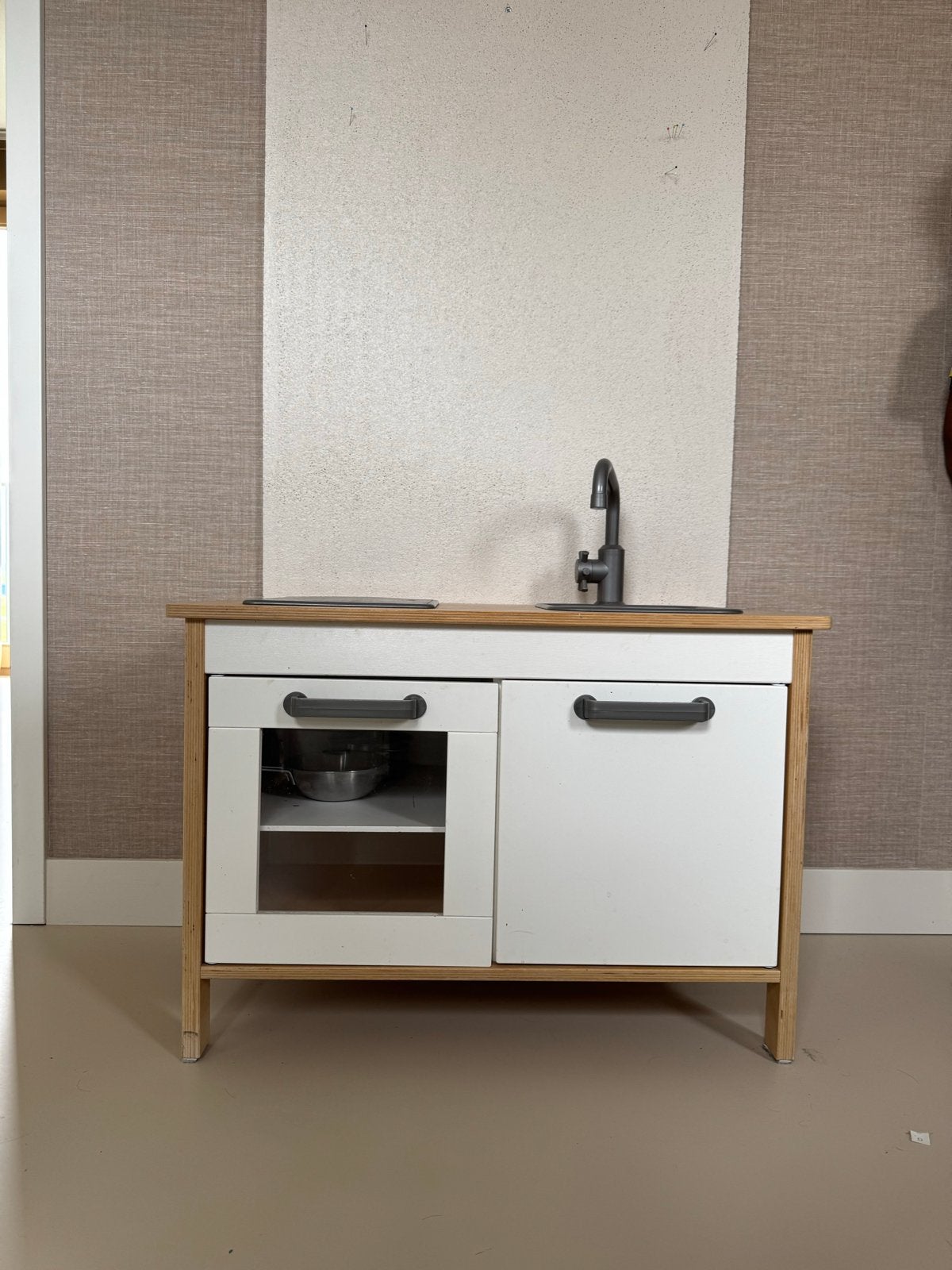 Houten speelkeuken met kraan en kookplaat, Ophalen, Gebruikt, Hout, Speelkeuken