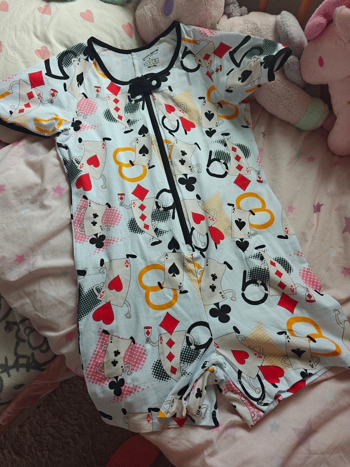 ABDL DDLG Sissy Romper Speelkaarten Print Maat S-M, Diversen, Verzenden, Nieuw