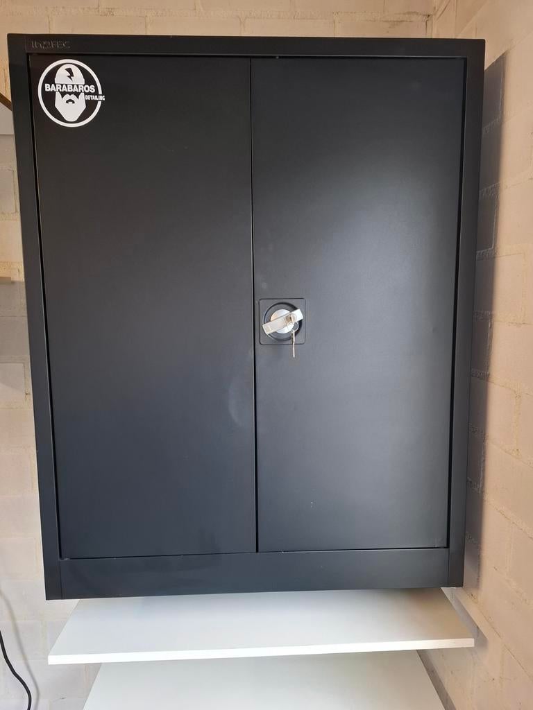 Stalen Opbergkast met schappen en slot met twee sleutels., Ophalen, 100 tot 150 cm, 50 tot 100 cm, Zo goed als nieuw