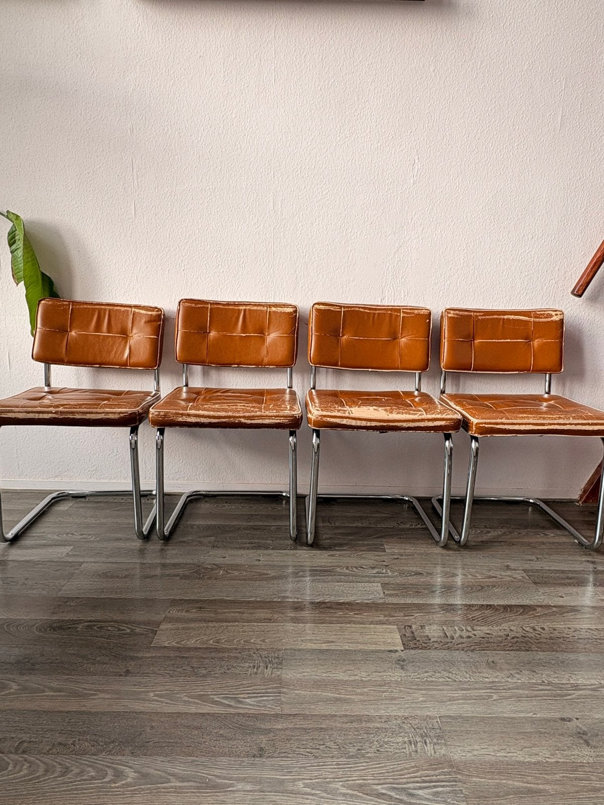 Set van 4 vintage eetkamerstoelen, bruin leer en chroom