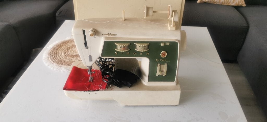 Naaimachine Singer 704 alleen recht steek naaien goed., Ophalen of Verzenden, Gebruikt, Naaimachine, Singer