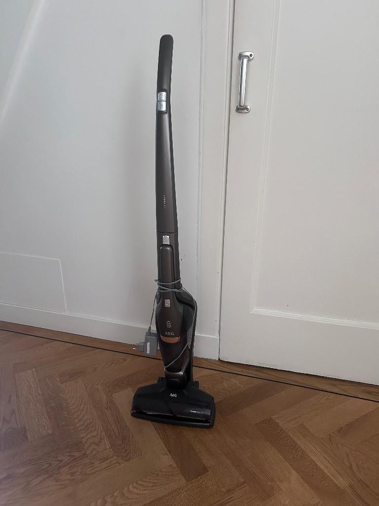 AEG steelstofzuiger, Ophalen, Gebruikt, Reservoir, Geschikt voor huisdieren