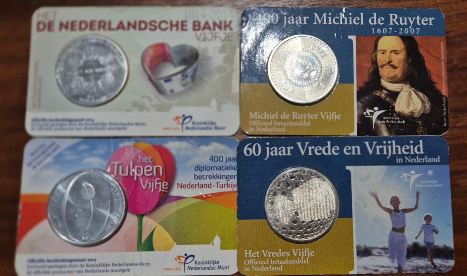 Set van 4 Nederlandse Herdenkingsmunten (€5) in verpakking, Ophalen of Verzenden, Koningin Beatrix, Euro's, Zilver
