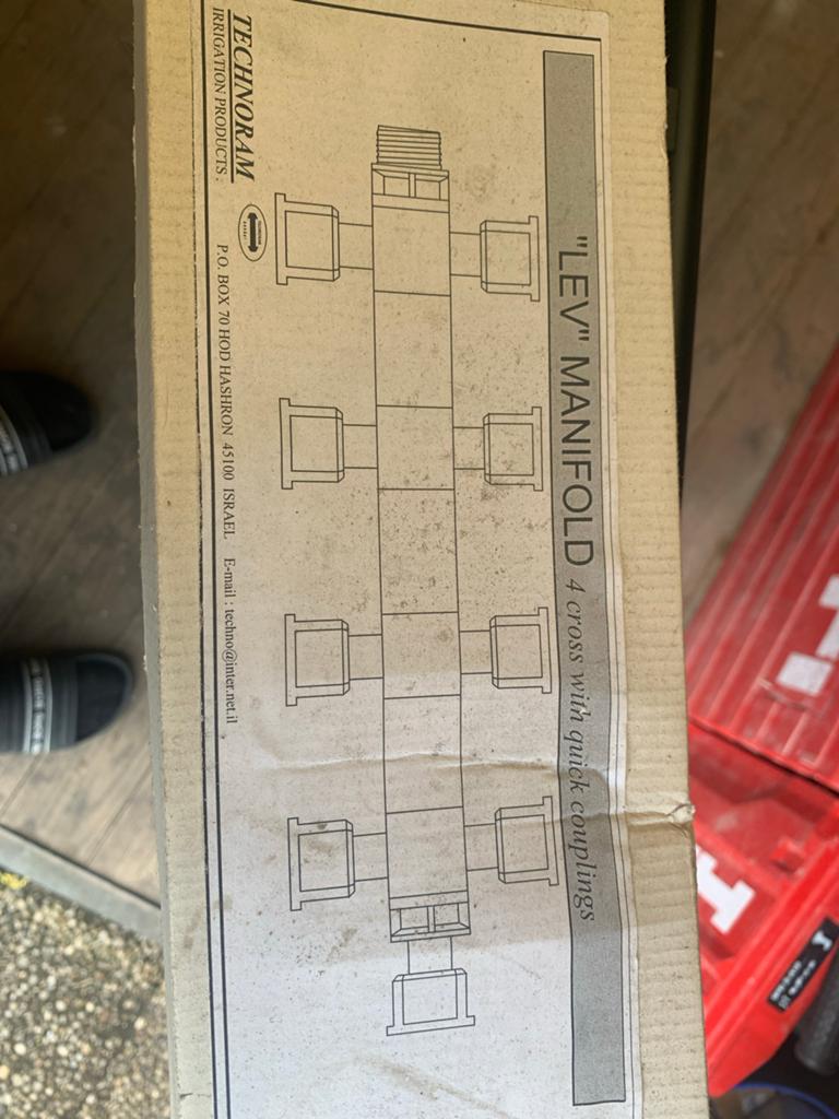 TECHNORAM "LEV" MANIFOLD 4 Cross met snelkoppelingen, Ophalen, Zo goed als nieuw
