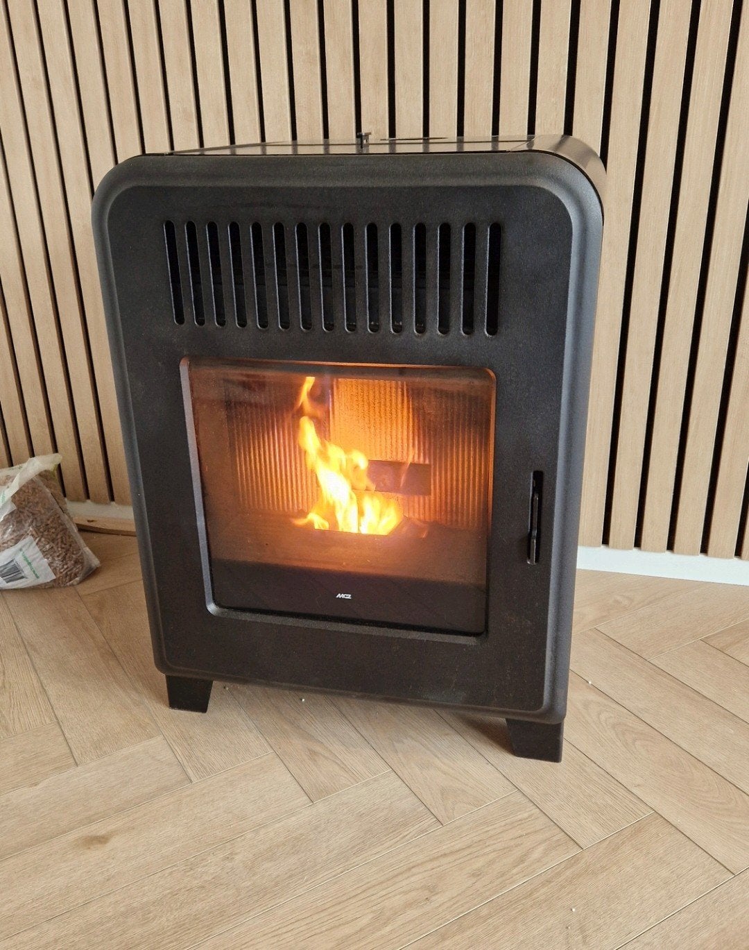 MCZ Cute pelletkachel 8kw + Isoduct rookkanaal, Huis en Inrichting, Kachels, Ophalen, Zo goed als nieuw, Hout, Pelletkachel