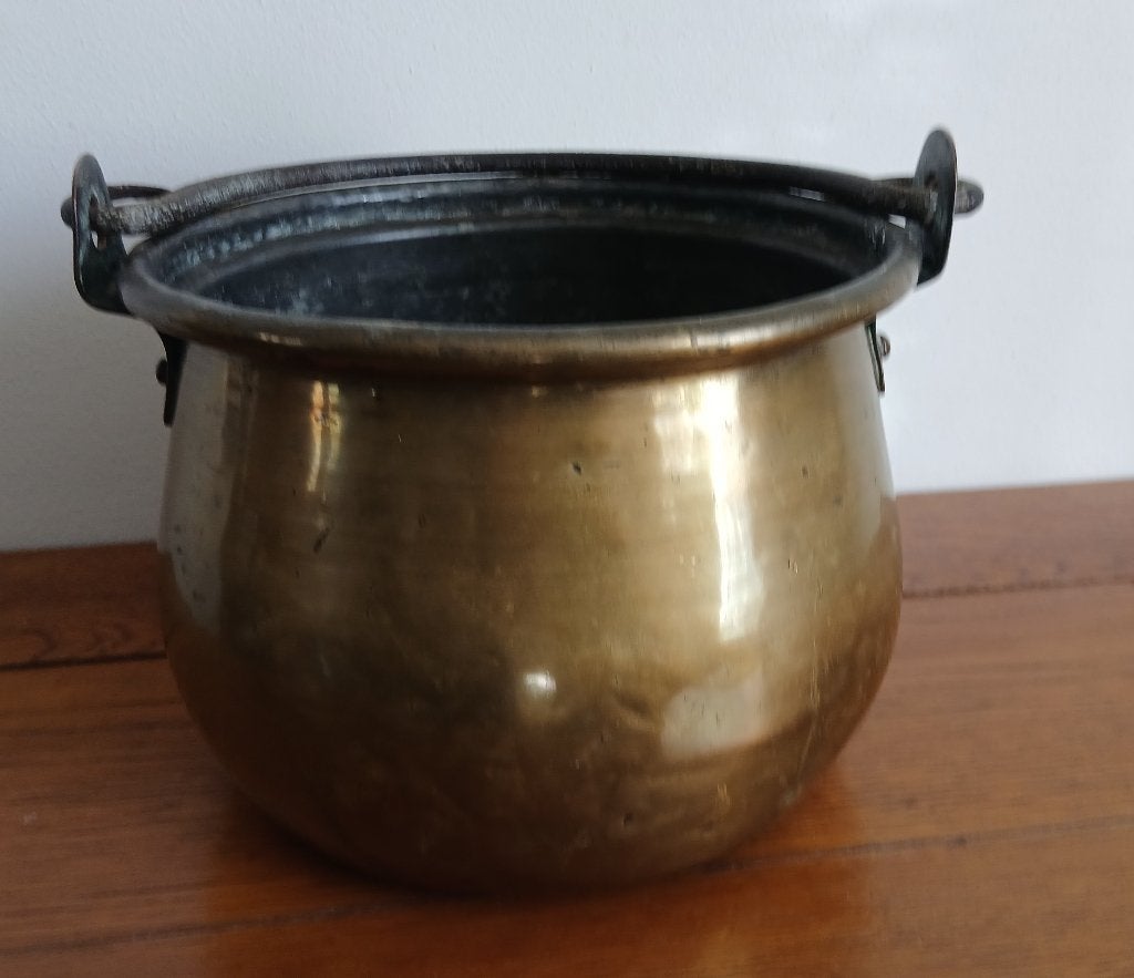 Antieke koperen ketel / heksenpot met smeedijzeren hengsel., Ophalen of Verzenden, Koper