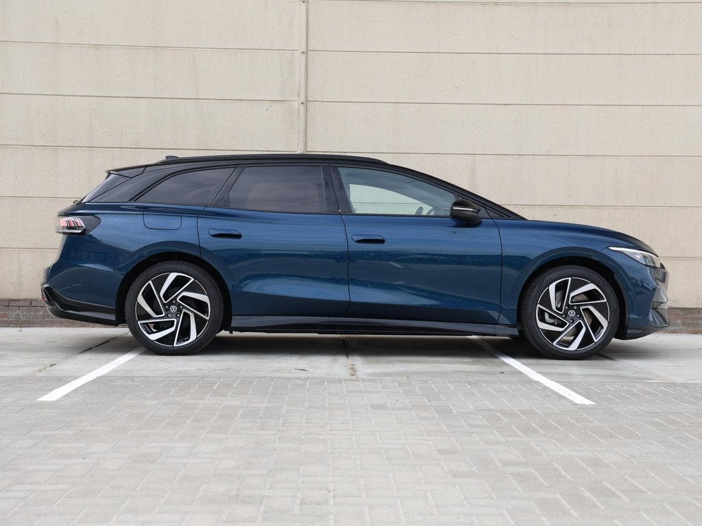 Volkswagen ID.7 Limited Edition Plus 77 kWh 286 PK | 20" inc, Auto's, Volkswagen, Automaat, Achterwielaandrijving, Zwart, Blauw