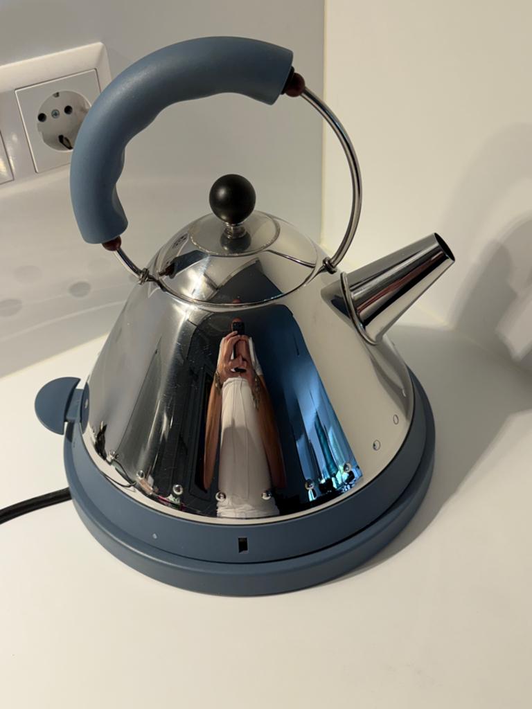 Alessi Waterkoker - Stijlvol en Functioneel Design, 1 tot 2 liter, Ophalen of Verzenden, Zo goed als nieuw, Draadloos