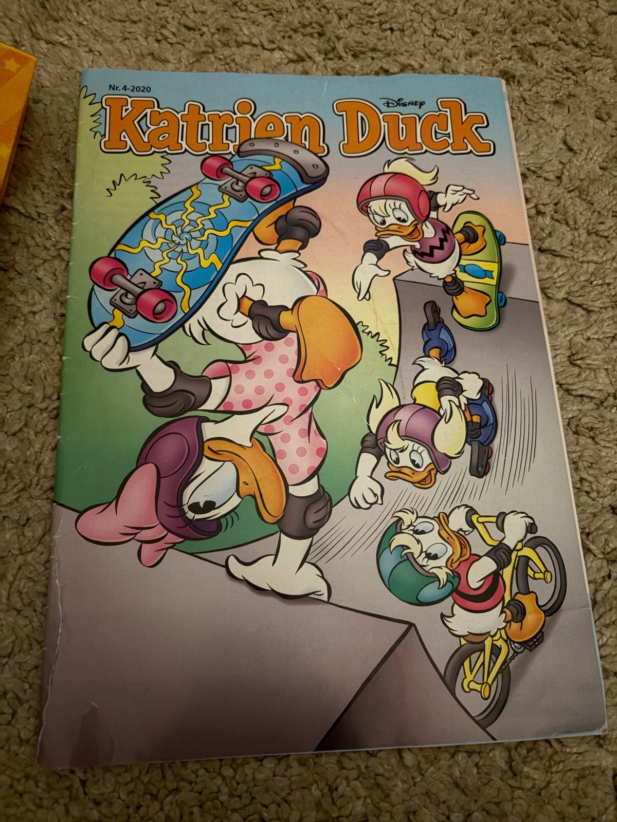 Katrien Duck Nr. 4-2020 - Skateboard Avonturen, Boeken, Eén stripboek, Ophalen of Verzenden, Gelezen