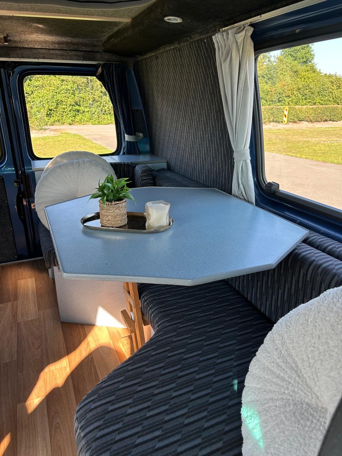 Foto 28 van Ford TRANSIT 80D ORINELE FABRIEKS BUSCAMPER 4 SLAAP PLAATSEN