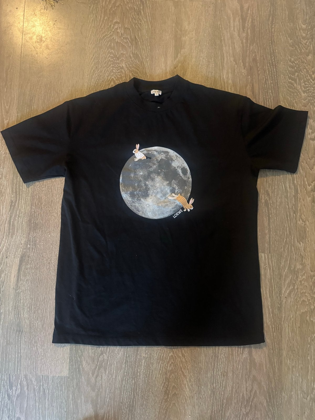 Loewe T-shirt met maan en konijnenprint, Kleding | Heren, Ophalen of Verzenden, Zo goed als nieuw, Maat 52/54 (L), Zwart