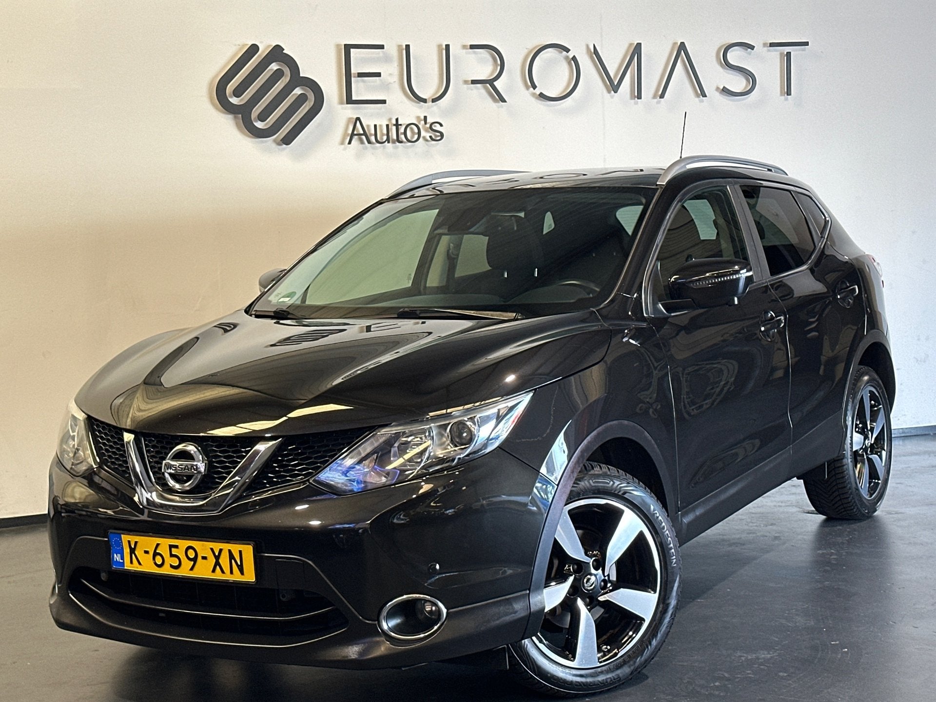 Nissan Qashqai 1.6 Connect Edition Keyless | 360Camera | Pan, Voorwielaandrijving, 1618 cc, Gebruikt, Euro 6