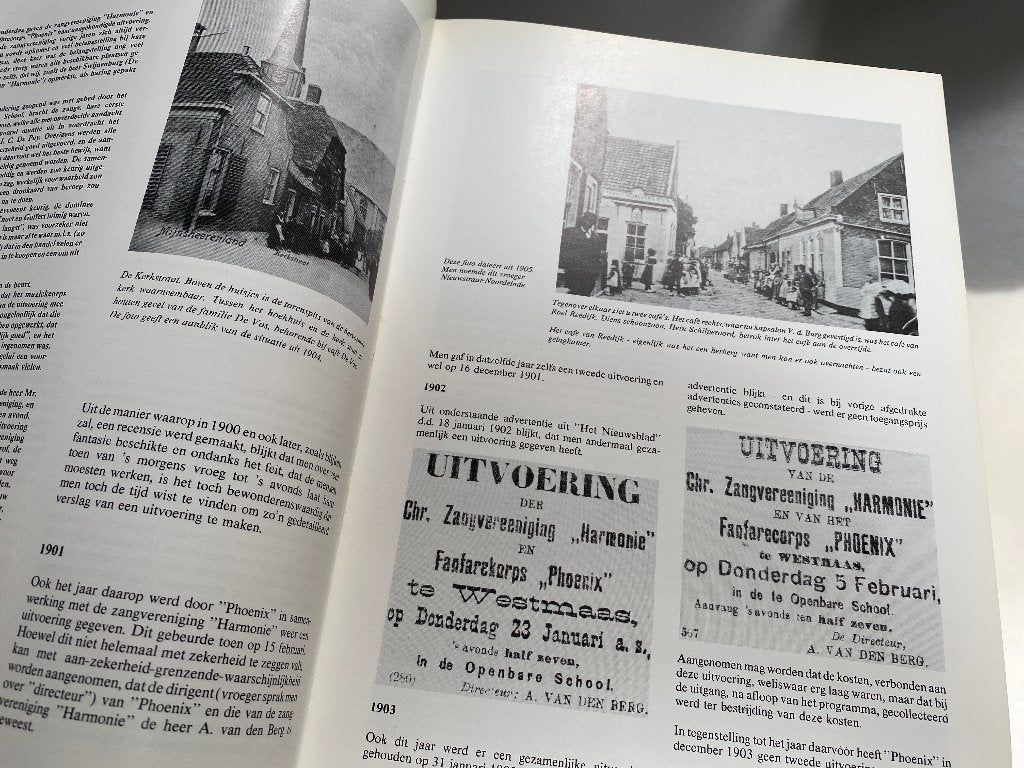 80 jaar  dorpsleven over Greup, Mijnsheerenland en Westmaas, Ophalen of Verzenden, 20e eeuw of later, Zo goed als nieuw