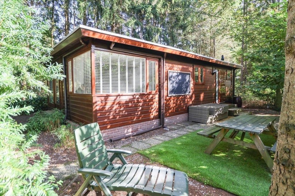 Gemoderniseerd chalet | Veluwe | Voorthuizen | 350 m² kavel, 60 m², Chalet, Gelderland, 2 slaapkamers