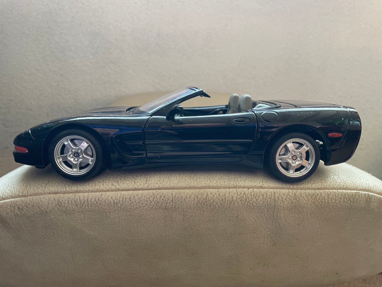VINTAGE CHEVROLET CORVETTE, 1997, 1:18, BURAGO, Ophalen, Zo goed als nieuw, Auto, Bburago