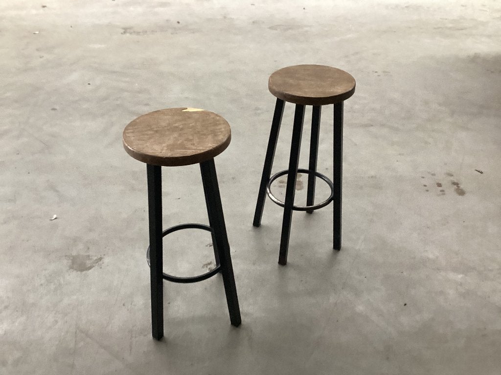 2 barkrukken, 2 krukken, Ophalen, 60 tot 90 cm