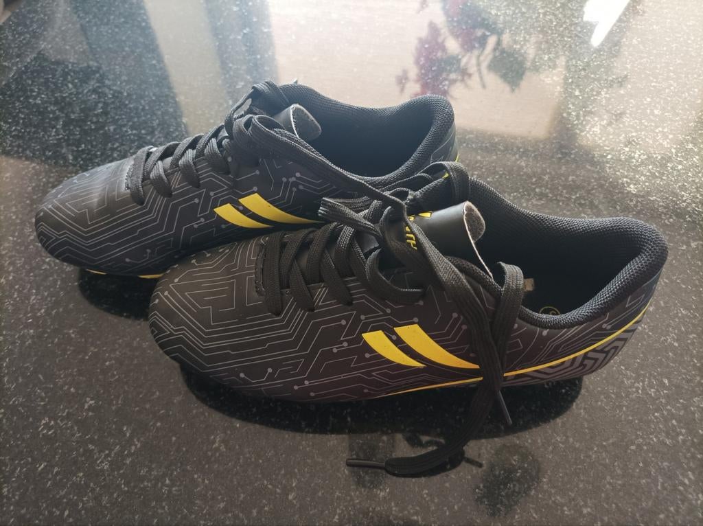 Voetbalschoenen maat 34, Sport en Fitness, Voetbal, Ophalen, Maat XS of kleiner, Schoenen, Zo goed als nieuw