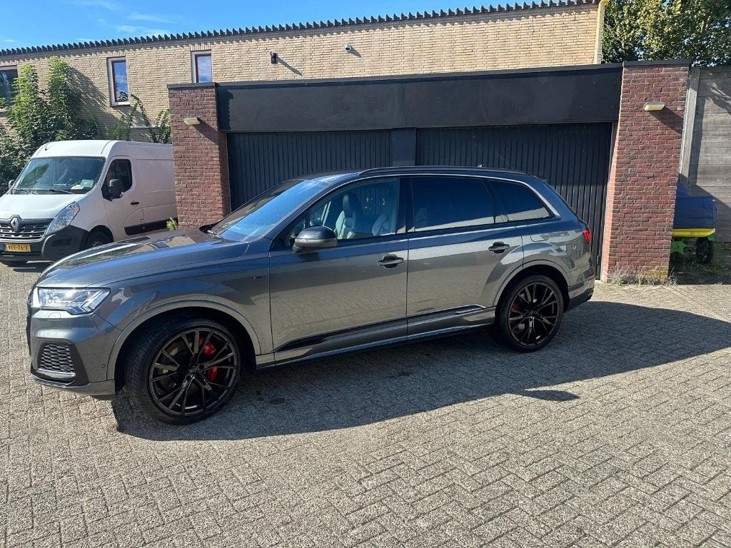 Audi Q7 60 Tfsi e 456pk Quattro Tiptronic 2020 Grijs, Auto's, Automaat, Dealer onderhouden, Parkeerassistent, 8 cilinders
