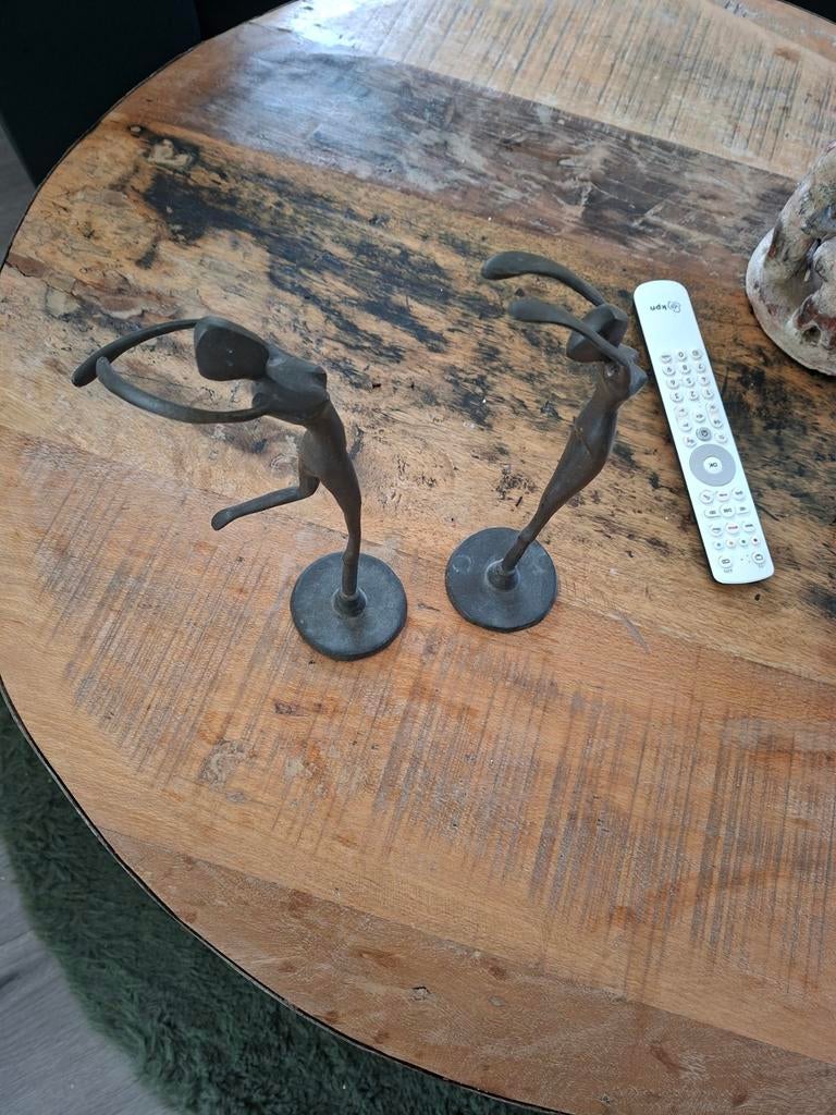Twee metalen beelden van dansende vrouwen, Ophalen of Verzenden