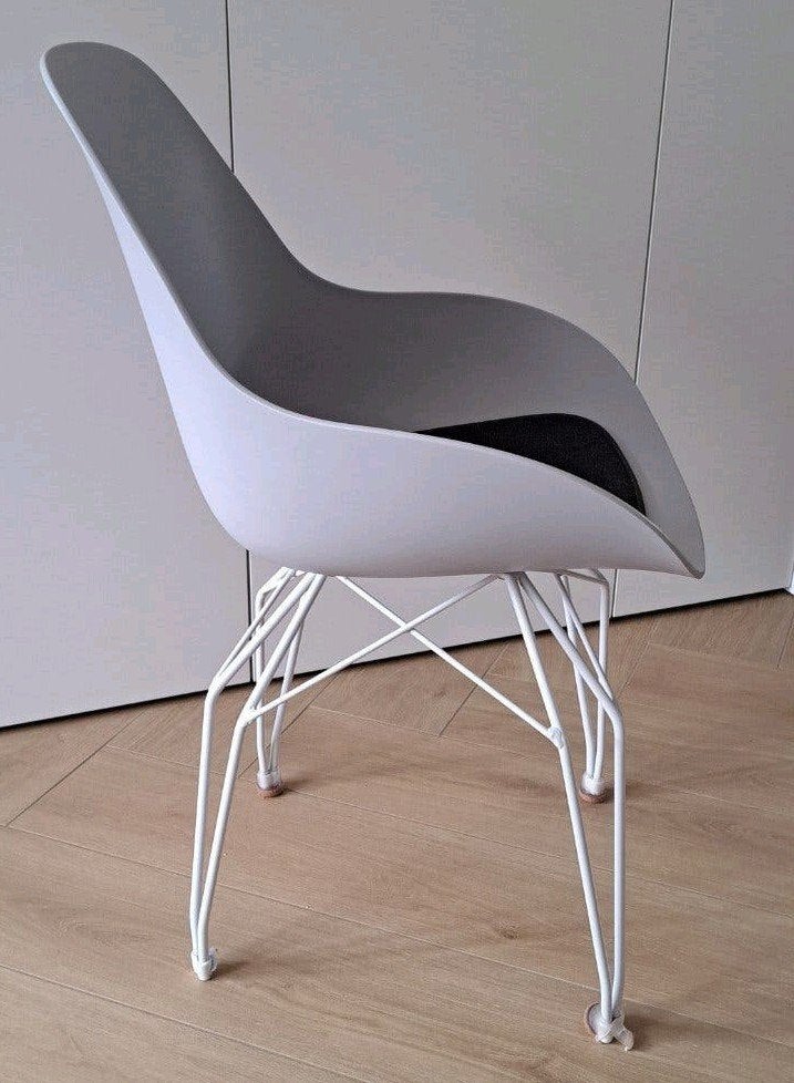 Kubikoff stoel met armleuningen 4 stuks - Grijs/Wit, Ophalen, Modern design, Kunststof, Zo goed als nieuw