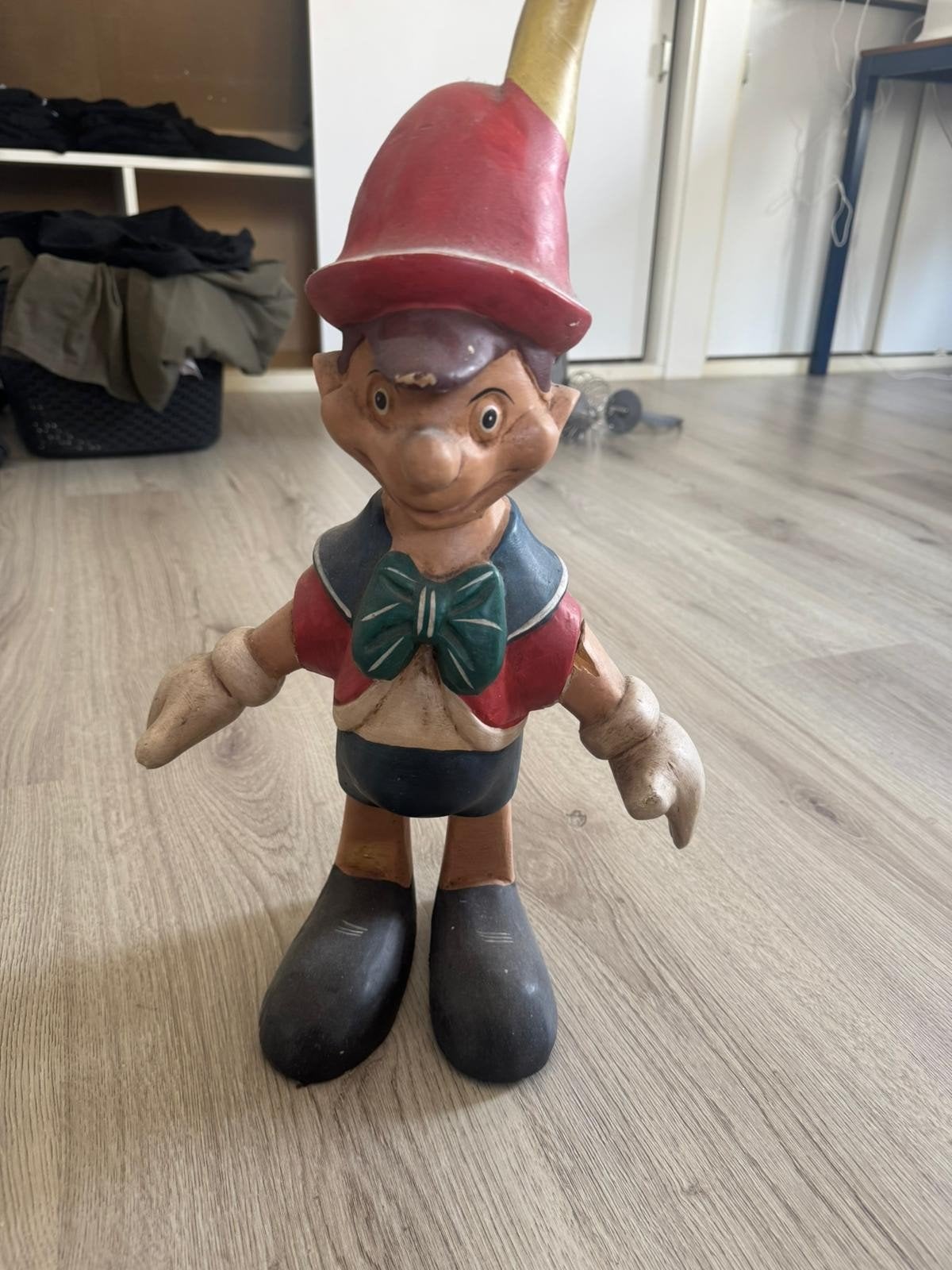 Diverse beelden: Pinokkio, kabouter, jongen en hond, Kunststof, Ophalen of Verzenden, 20 - 50 cm, Beeld