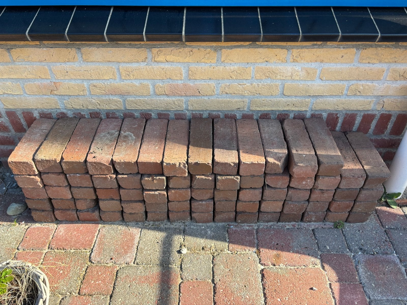 Gebruikte bakstenen ong 140 st- 23,5 x 5,5 x 8 cm, Doe-het-zelf en Verbouw, Metselstenen, Ophalen, Gebruikt, Bakstenen