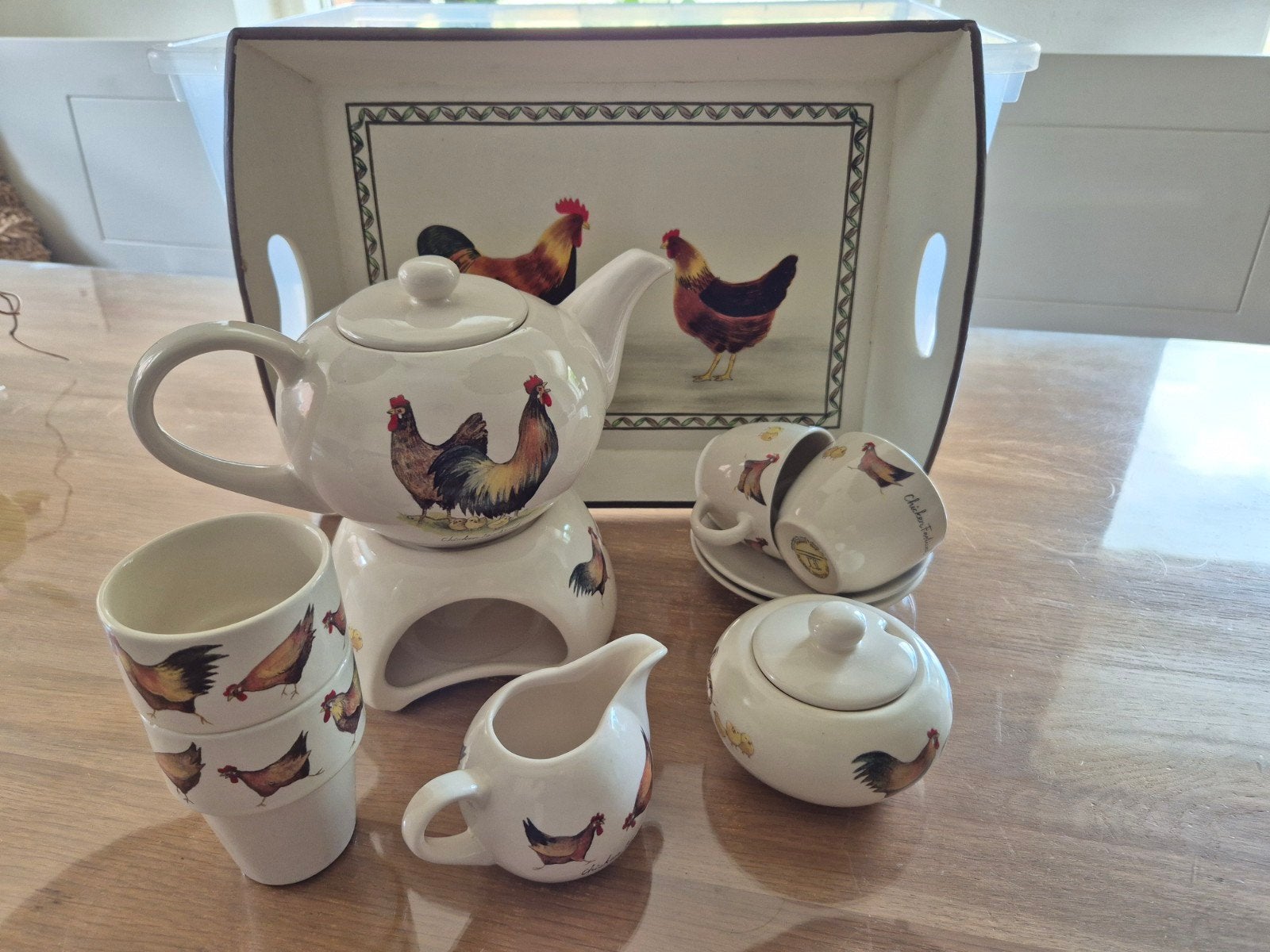 Theeservies van Jet en dienblad met kippenmotief, Huis en Inrichting, Keuken | Servies, Zo goed als nieuw, Compleet servies, Landelijk/Boerenbont