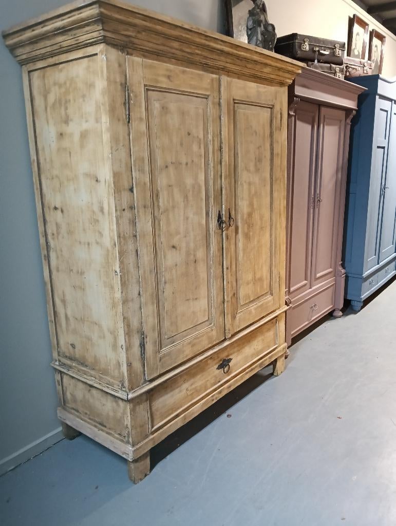 Landelijke houten oude kast., Ophalen of Verzenden