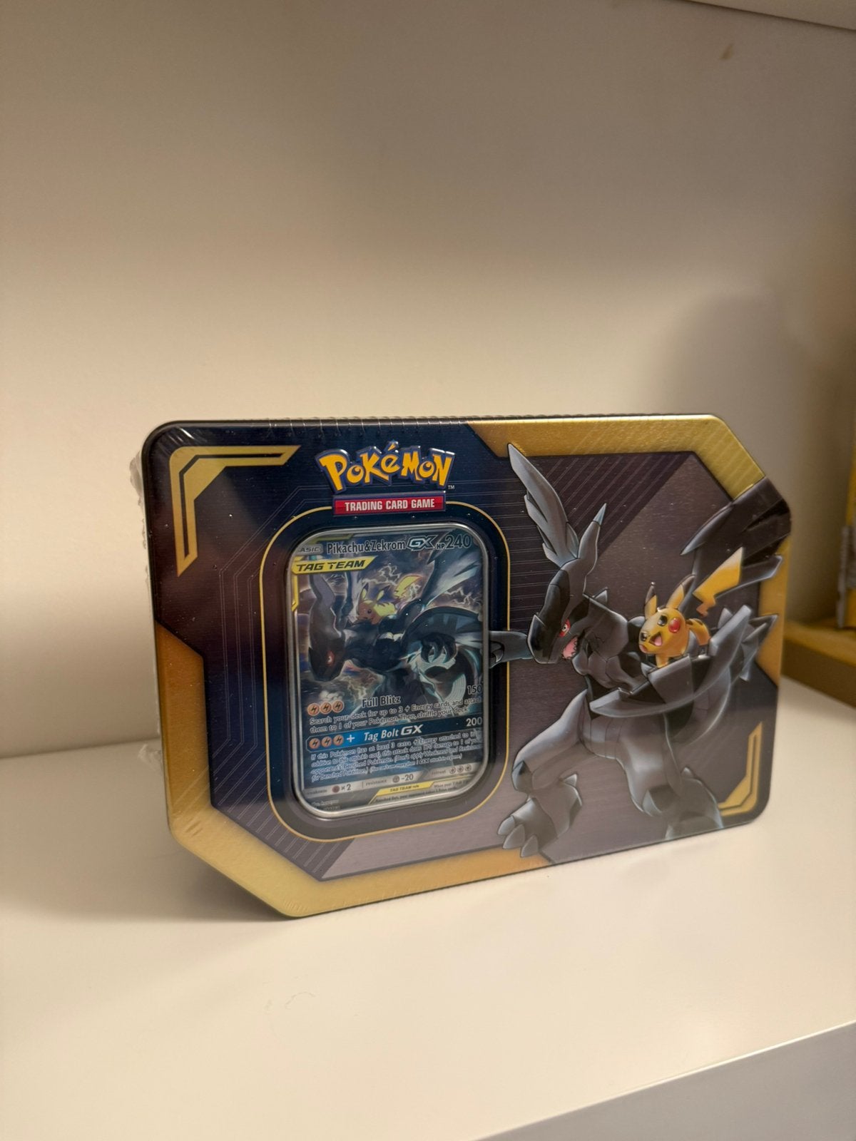 Pokémon Tag Team tin: Pikachu & Zekrom GX tin sealed, Ophalen of Verzenden, Nieuw