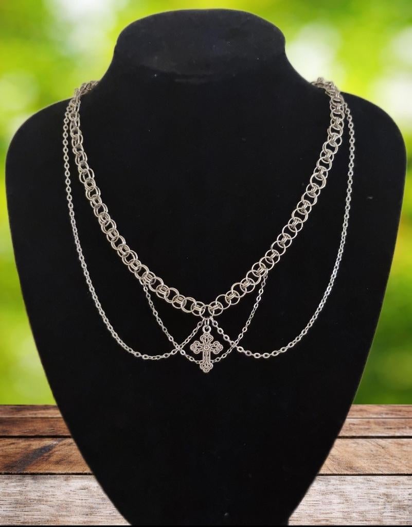 Handgemaakte Keltische Helm Ketting met Kruishanger, Ophalen of Verzenden, Nieuw, Zilver, Overige materialen
