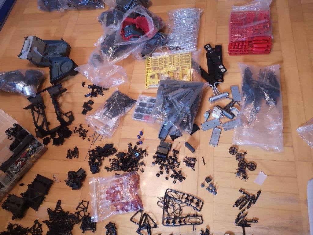 Pocher 1/8 reserveonderdelen Ferrari F40 schaal 1/8 veel ond, Hobby en Vrije tijd, Ophalen of Verzenden, Zo goed als nieuw, 1:5 t/m 1:8