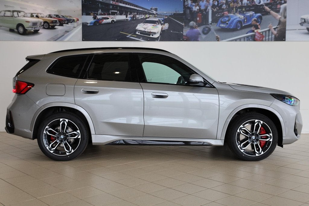BMW iX1 eDrive20 | M Sportpakket Pro | Premium Pack | Drivin, Auto's, BMW, 514 km, Metallic lak, Met garantie (alle), 204 pk