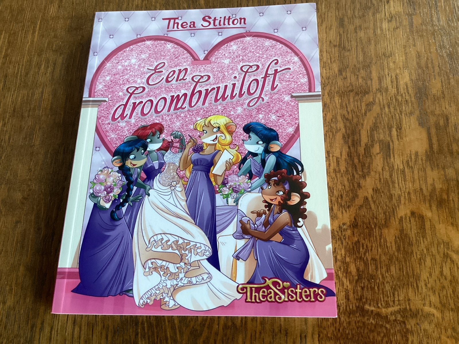 Thea Stilton - Een droombruiloft, Boeken, Ophalen of Verzenden, Zo goed als nieuw, Thea Stilton