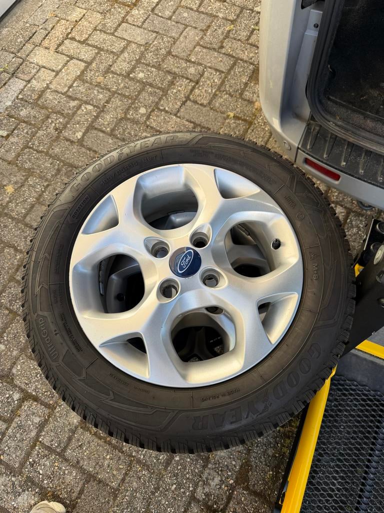 Goodyear winterbanden met Ford Fiesta MK7 velgen 185/65R15, Ophalen, Gebruikt, 15 inch, Banden en Velgen