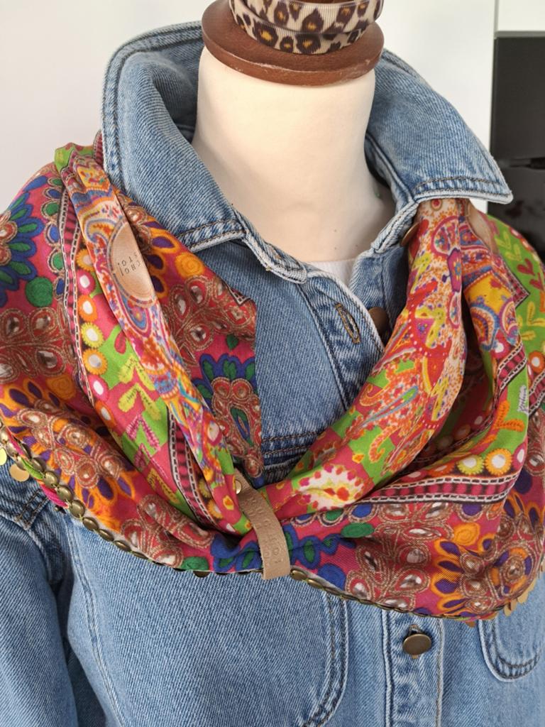 Aparte zeide Mucho Gusto sjaal., Kleding | Dames, Ophalen of Verzenden, Zo goed als nieuw, Maat 46/48 (XL) of groter, Sjaal