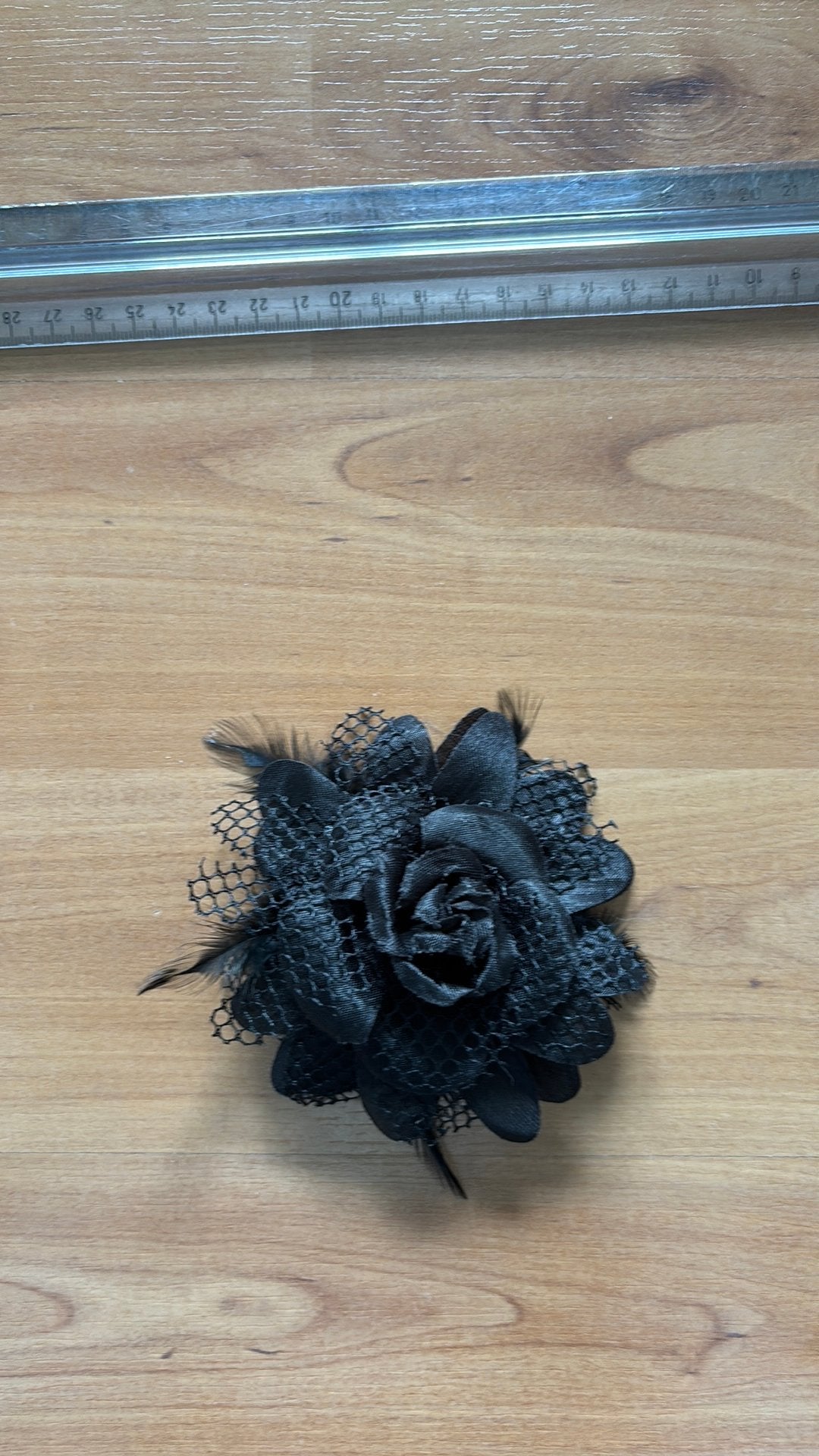 Zwarte roos broche/haaraccessoire, Ophalen of Verzenden, Zo goed als nieuw, Zwart, Overige materialen
