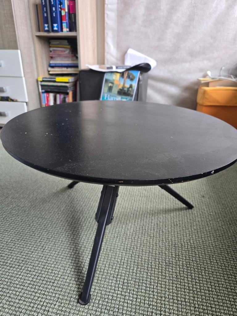 Rond klein zwart tafel, Ophalen