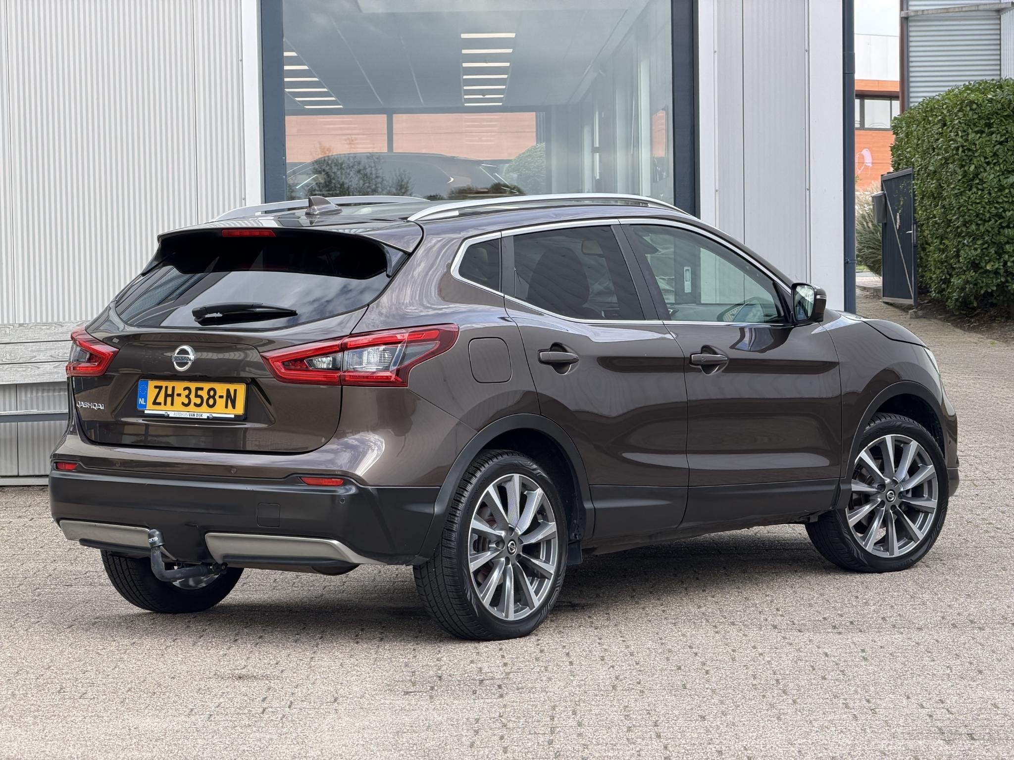 Nissan Qashqai 1.2 Tekna | Nieuwe Distributie/19-inch/Stoel-, Voorwielaandrijving, Gebruikt, 4 cilinders, Bruin