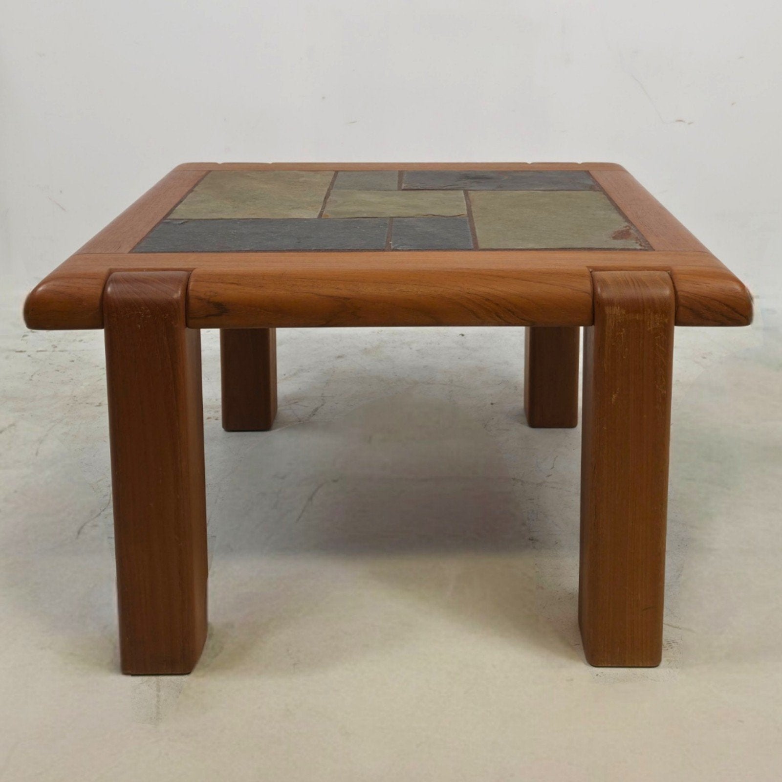 salontafel Deens 80s leisteen teak brutalistisch vintage, Ophalen of Verzenden, Rechthoekig, Teakhout, 50 tot 100 cm