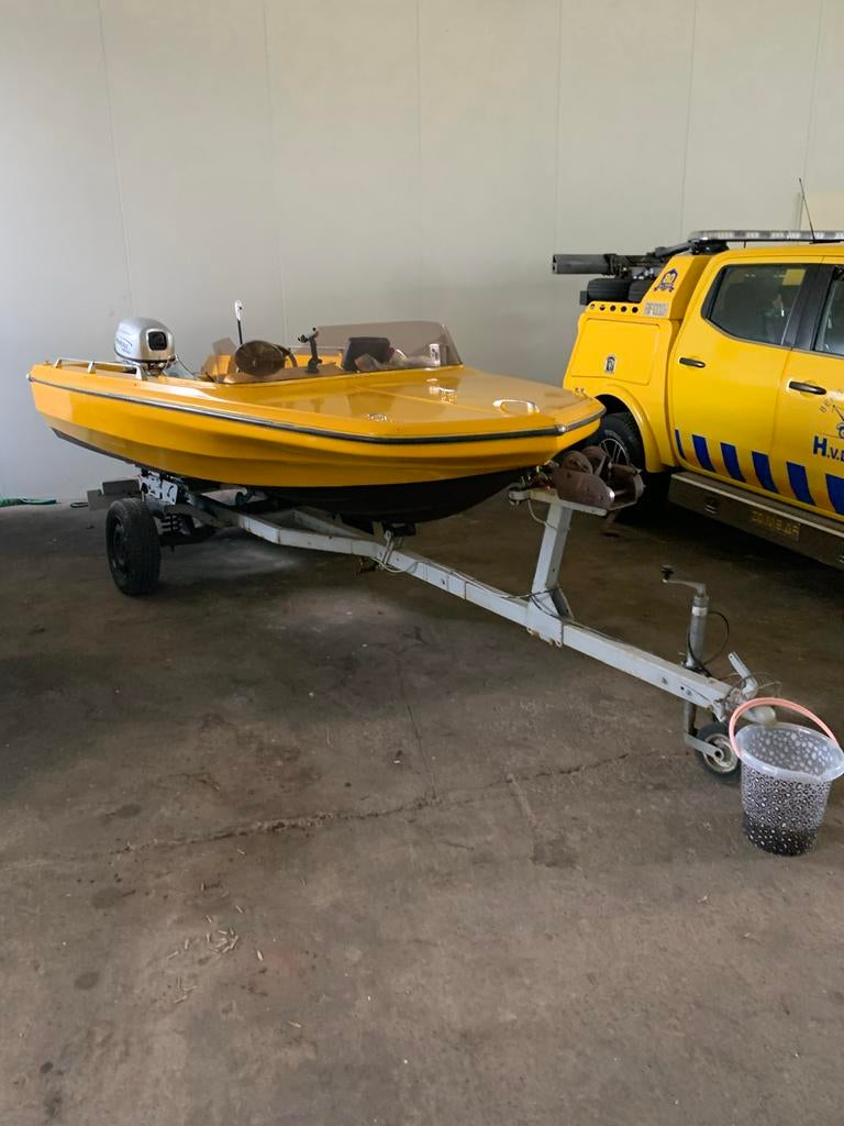 Gele speedboot met buitenboordmotor en trailer, Gebruikt, Ophalen of Verzenden, Minder dan 70 pk, Buitenboordmotor