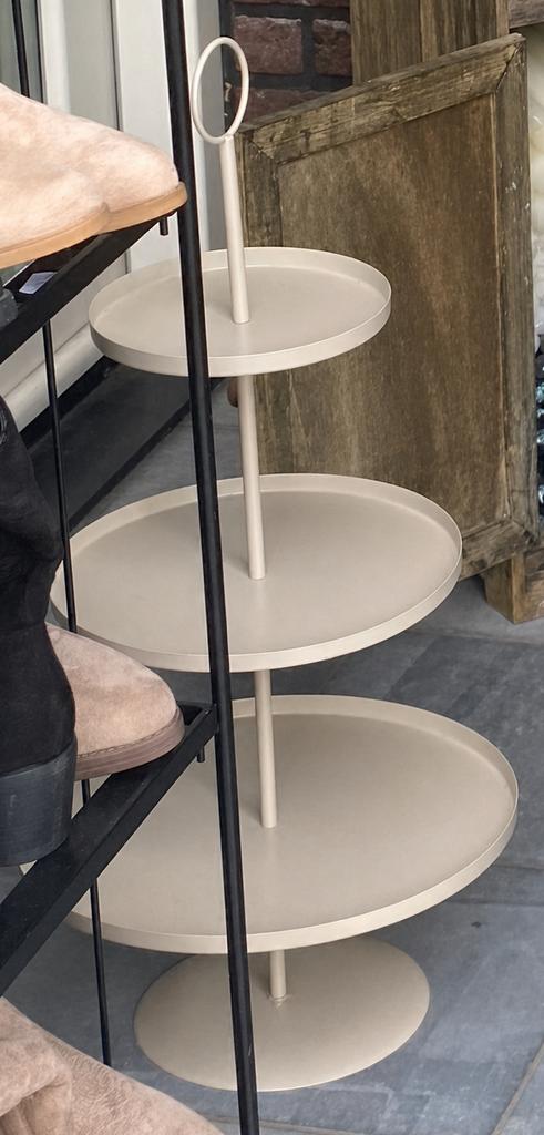Grote hoge 3 laags beige nude zand creme plateau etagère, Ophalen of Verzenden, Nieuw