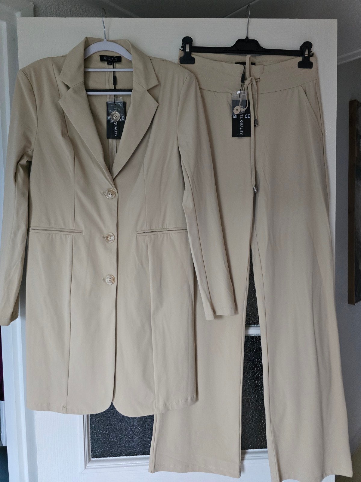 nieuw mi piace pak sand M travel, Ophalen of Verzenden, Nieuw, Maat 38/40 (M), Beige