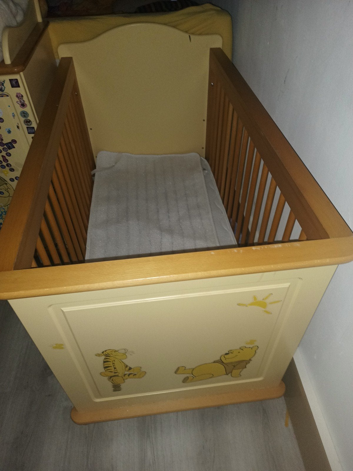 Winnie the pooh ledikant met nieuw matras en aerosleep, Ophalen, Gebruikt, Jongetje of Meisje