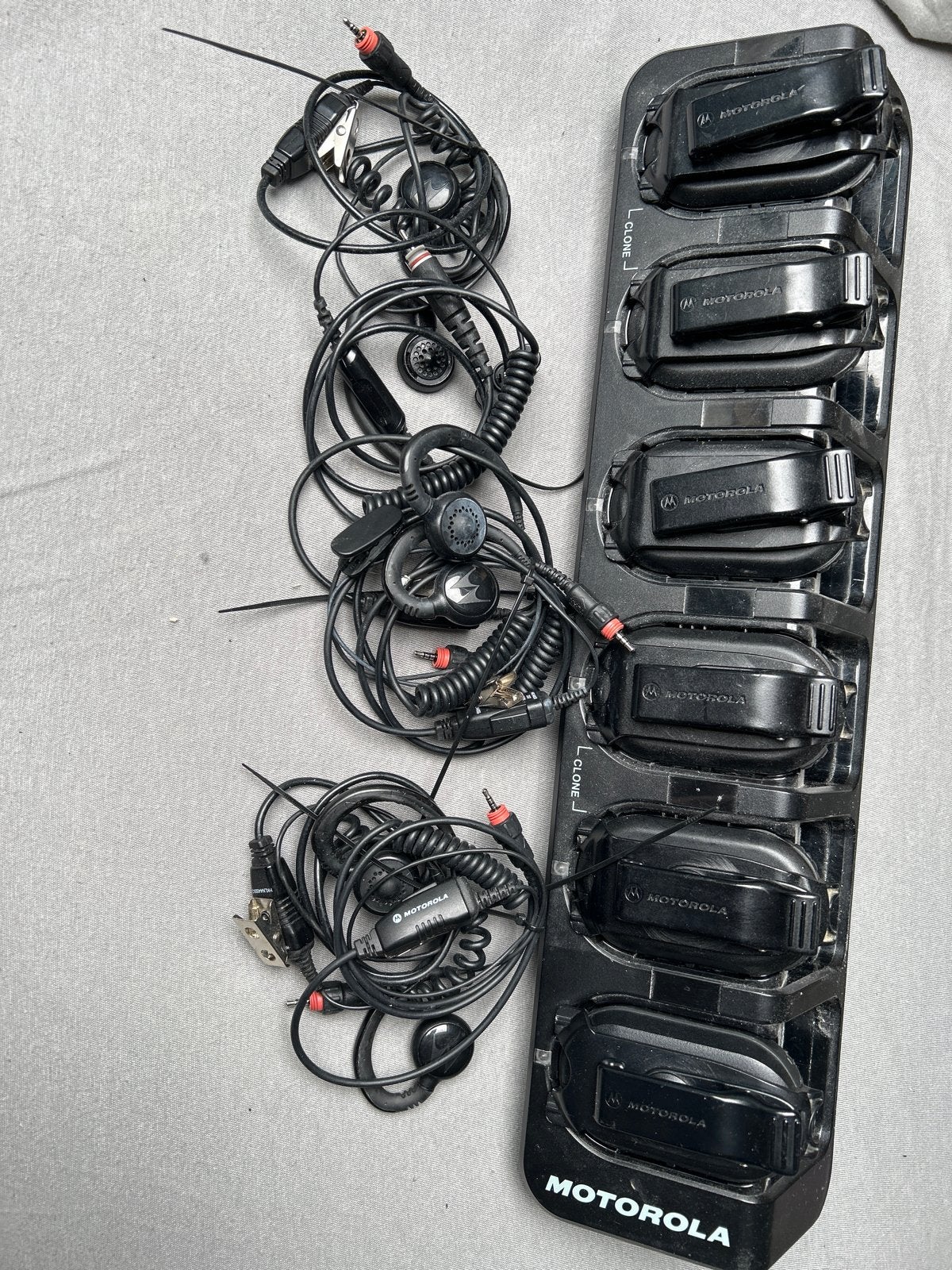 8x Motorola clp Portofoons  met Oortjes en Oplaadstation, Telecommunicatie, Portofoons en Walkie-talkies, Minder dan 2 km, Gebruikt